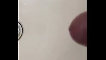 Preview 2 of Only Indian Cute Sex Videos - Paja en el lavamanos