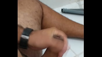Preview 3 of Sd Huge - Punhetinha no banho