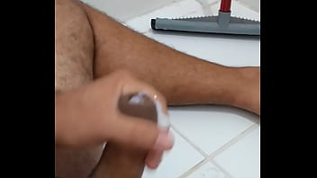 Preview 4 of Sd Huge - Punhetinha no banho
