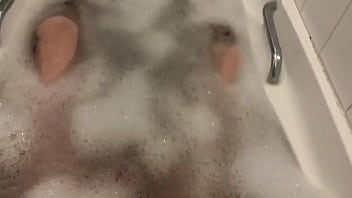 Preview 1 of Super Woman Eva Notty - In the bath