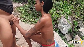 Preview 1 of Luffy Y Robin - Naturismo e Putaria na Praia do Rio de Janeiro