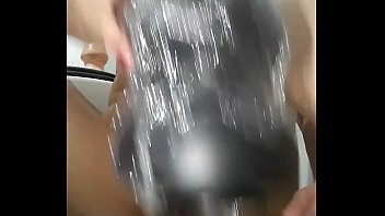 Preview 1 of Abg Ngontot - A vadia n&atilde_o se contenta s&oacute_ com b.,  adora arrebentar o rabo numa abobrinha grande e grossa at&eacute_ ficar com a borda do cu frouxa