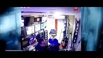 Preview 2 of Coplsexcom - POLICIAIS MEXICANOS PEGOS FAZENDO SEXO NA SALA DE MONITORAMENTO !