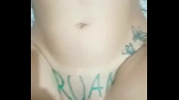 Preview 1 of Www Tubi8 Mon - Casada Pede pro Comedor Amigo do Corno Escrever o Nome e Gozar em Cima sem Camisinha