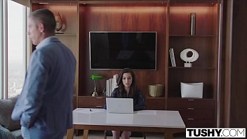 Preview 1 of Il Lobro - TUSHY Anal-obsessed Spencer can&#039_t resist seducing her boss