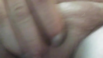 Preview 2 of Rusia Cantik - Lynda playing pussy