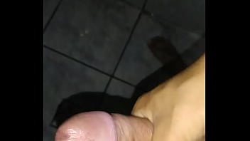 Preview 2 of Anima Action Sex Vodeo - Batendo uma punheta gostosa no banheiro