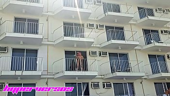 Preview 3 of Shanty Kabeer - Parejita caliente se pone a follar en el balc&oacute_n del hotel en Acapulco,  la camarera se da cuenta y no les dice nada