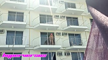 Preview 4 of Shanty Kabeer - Parejita caliente se pone a follar en el balc&oacute_n del hotel en Acapulco,  la camarera se da cuenta y no les dice nada