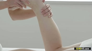 Preview 1 of Short Toon - Sybil Kailena &amp_ Sereyna Gomez are having oiled up lesbian sex