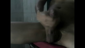 Preview 1 of Brasileiro 5min - handjob
