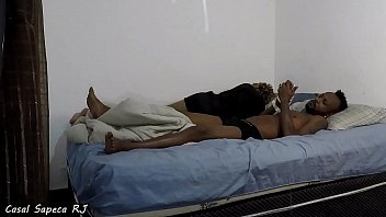 Preview 1 of 8tubi Siex - DEI PARA O AMIGO PAUZUDO DO CORNO NA SALA ENQUANTO ELE d. NO QUARTO AINDA FUI CHEIA DE LEITE NA CARA