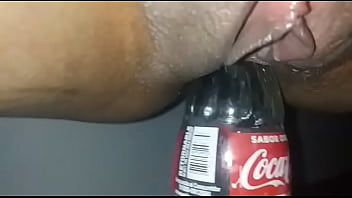 Preview 3 of Nackt Im Park - La Wendy y su botella