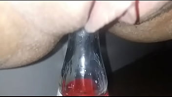 Preview 1 of Nackt Im Park - La Wendy y su botella
