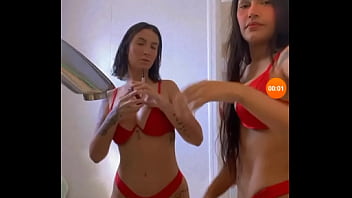 Preview 1 of Abela Sommers - Bianca e Flay dan&ccedil_ando de biquini