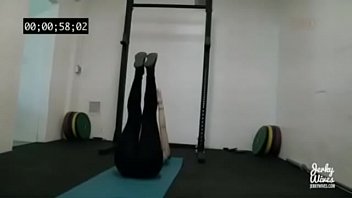 Preview 1 of First Nigut - Mi hermana haciendo ejercicio