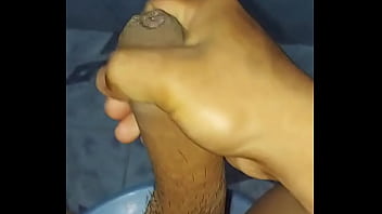 Preview 2 of Erotics Helt - chico masturb&aacute_ndose en la cama