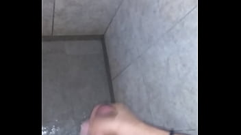 Preview 2 of Leidy Anal Virge - Pendejo se masturba en el ba&ntilde_o