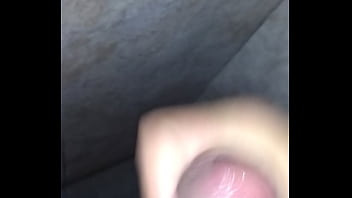 Preview 3 of Leidy Anal Virge - Pendejo se masturba en el ba&ntilde_o