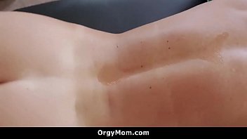 Preview 3 of Porn Hd Beauty Hardcore - मेरी सौतेली माँ सुबह सुबह मेरा लंड चूसती है