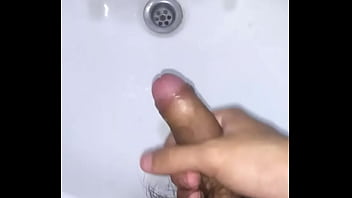 Preview 4 of Gril And Animal - Se masturba rico en su ba&ntilde_o
