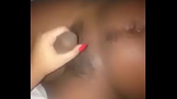 Preview 2 of Gay And Gan - Alisando a piroca dele em quanto ele d.