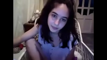 Preview 2 of Candi Mo - dreianova&#039_s cam show,  ense&ntilde_ando sus gigantescas tetas naturales a todos