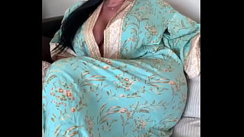 Preview 1 of M E Com Tes O - Hot mom