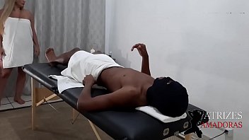 Preview 1 of Bhjhpory Xxx - Milf casada chama o sobrinho do marido para treinar massagem e nao resiste acaba dando para ele no final * Ines Ventura *
