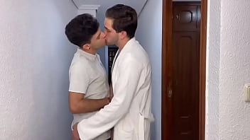 Preview 1 of Siliva Margo - Argentinos calientes en Hotel