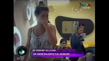 Preview 1 of Pawang Ass - Strip Pool en GH con la bebota Vicky Irouleguy en GH