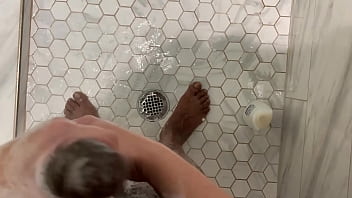 Preview 3 of Pornoicesto Madres - Stepsister joins stepbrother in shower and gives him a hand