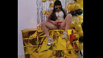 Preview 4 of Wwwxnxx Hindicom - ВЕЧЕРИНКА СКОРО НАЧИНАЕТСЯ,  А МНЕ УЖЕ ХОЧЕТСЯ СНИМАТЬСЯ В ПОРНО!! СЕГОДНЯ ПРИХОДЯТ ДВА МУЖЧИНЫ,  ЧТОБЫ ТРАХАТЬ МОЮ КИСКУ,  И ПОКА ОНИ ПРИХОДЯТ,  Я РАЗВЛЕКАЮСЬ,  ВИЛЯЮ ЯГОДИЦАМИ И СНИМАЮ НА СЕКСУАЛЬНУЮ СЕКСУАЛЬНОСТЬ