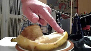 Preview 2 of Sex Girls Feger - Je mange la banane avec mon sperme - I eat the banana with my cum