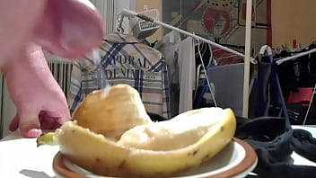 Preview 1 of Sex Girls Feger - Je mange la banane avec mon sperme - I eat the banana with my cum