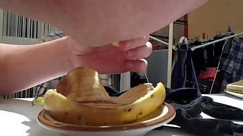 Preview 4 of Sex Girls Feger - Je mange la banane avec mon sperme - I eat the banana with my cum