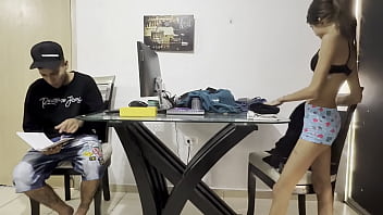 Preview 1 of Wisndis Xxnx - Estoy Haciendo Mis Trabajos de La Universidad un poco estresado y me relajo follandome a mi hermanastra