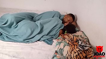 Preview 2 of Lesbia Mommy - Namorada adora acorda na pica