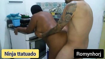 Preview 2 of Mom And 14years Boy Sex - UMA SURUBA GOSTOSA COM A NOVINHA GANHANDO MUITA GOZADA SO COURO COM CO&Ccedil_A  E O ROMYNHORJ.E NINJA TATTUADO