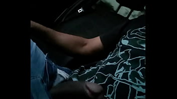 Preview 4 of Arab Pussy Filled - Punheta no carro