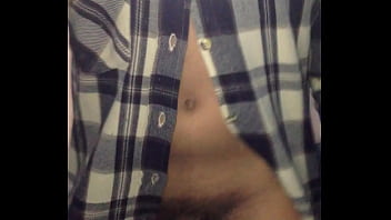 Preview 2 of Girl Sex Pelis - Novinho batendo o pau na barriga