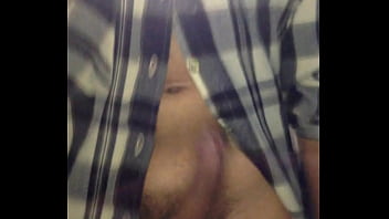 Preview 3 of Girl Sex Pelis - Novinho batendo o pau na barriga