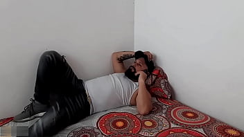 Preview 1 of Sexeee - Pido un servicio de chica Bitch,  llega la esposa de mi amigo y termino follando su co&ntilde_o la puta que es - Porno en Espa&ntilde_ol