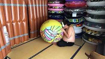 Preview 4 of Saxci Vidors - 50cmビーチボール膨らまし割り