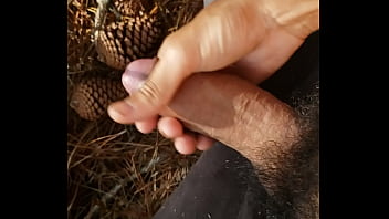 Preview 1 of Sexy Milf Wax - PAU GROSSO BATENDO UMA NA FLORESTA - SOLO