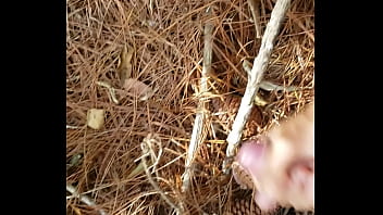 Preview 4 of Sexy Milf Wax - PAU GROSSO BATENDO UMA NA FLORESTA - SOLO