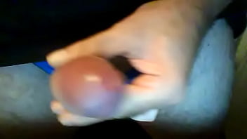 Preview 4 of Sneaky On Couch Milf - Teniendo una videollamada