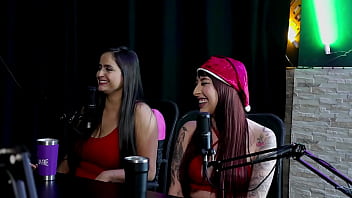 Preview 4 of Russian Queenm - Se assustou com um pau de 24cm,  a dificuldade de engolir pau grosso e grande,  mas at&eacute_ um dedo... - Especial Swing Cast de Natal (WATCH ON: SHEER/RED)
