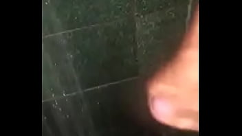 Preview 2 of Xxxxxgril Video - Gozando na hora do banho