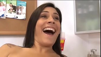 Preview 2 of Blue Saree Indian Foreigner - Raylene masturbandose